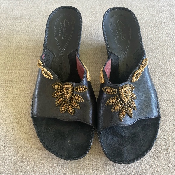 Clarks “Empress” Black Wedge Sandals with Beaded Elegance - Picture 2 of 4
